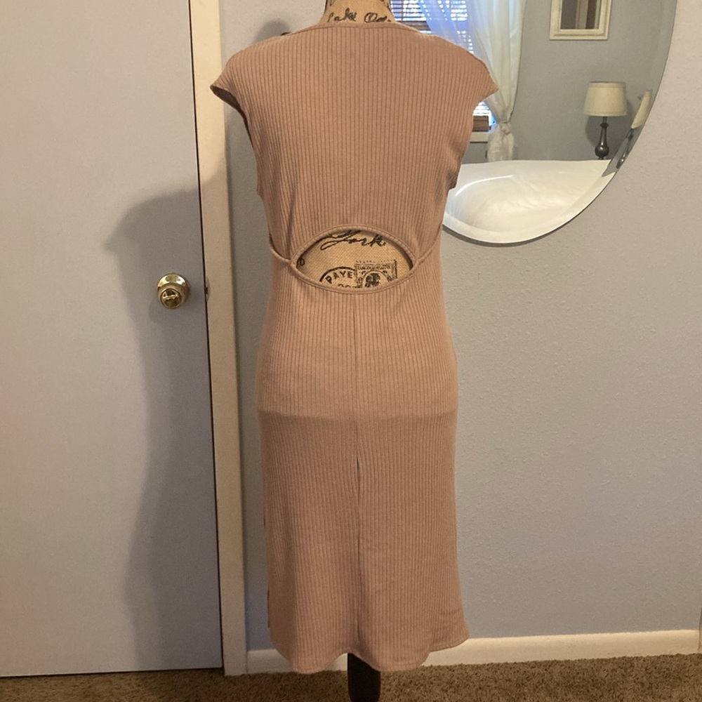 Bodycon Ribbed Dress w/Cutout back - Picture 9 of 11